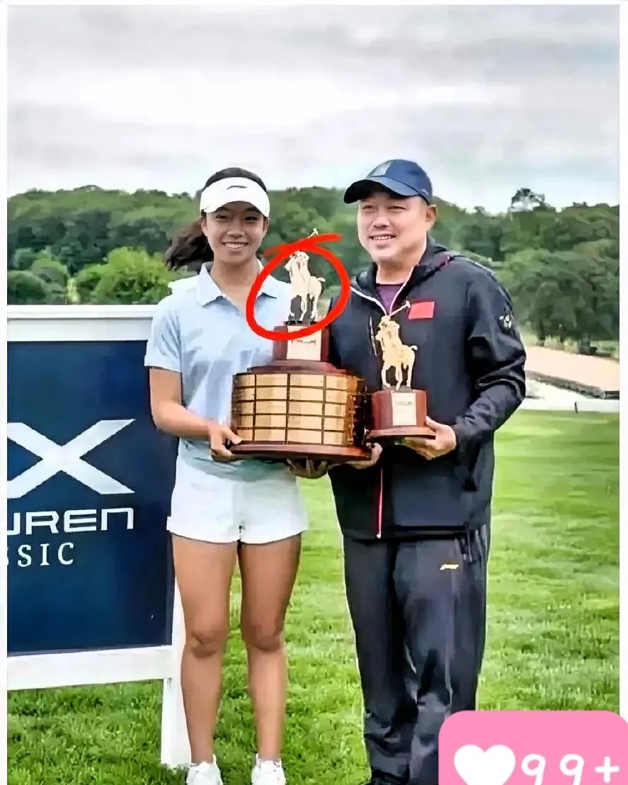 揽荣誉!高尔夫选手斩获个人赛冠军 揽荣誉!高尔夫选手斩获个人赛冠军