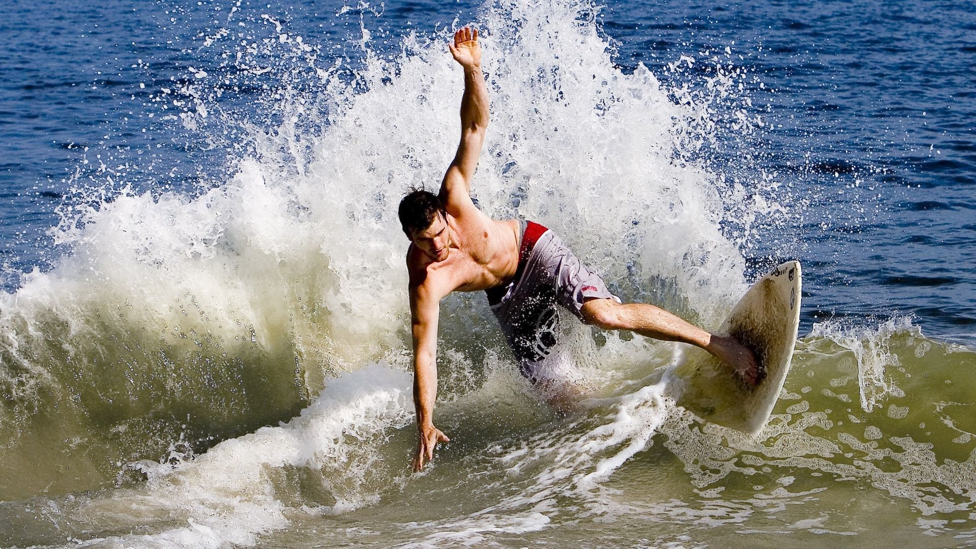 鹈鹕铁壁锁死猛龙,克莱西甲德比再现佛光普照