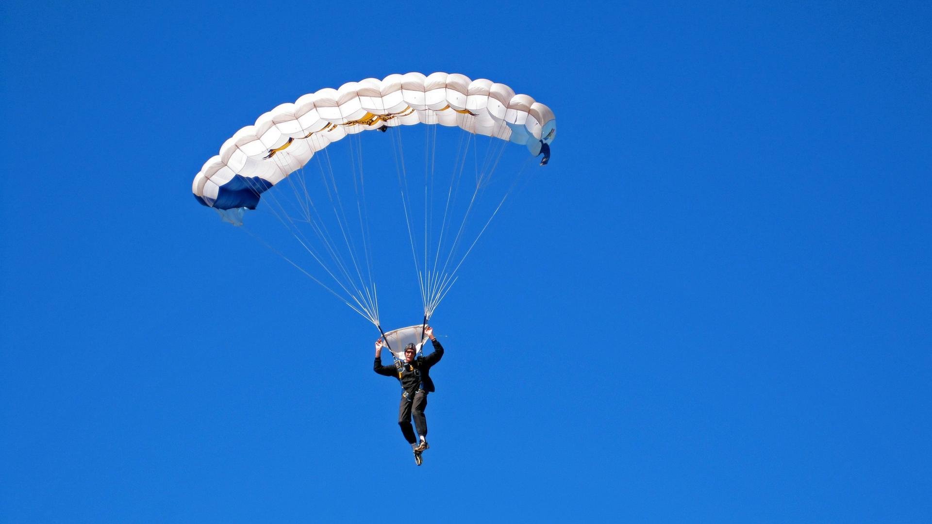 王权与利刃,当霍勒迪的剑锋刺穿勇士的黄昏