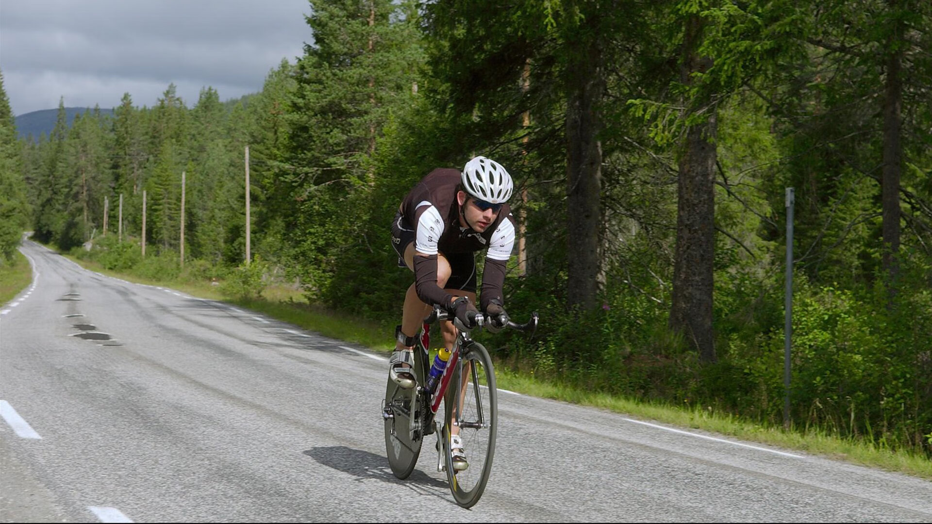 钢铁防线与战术完胜,波兰如何粉碎澳大利亚,孙兴慜的防守艺术如何锁死对手
